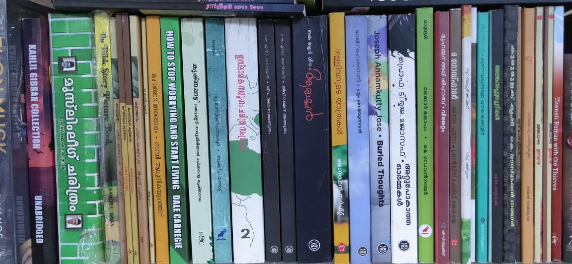 PRAISE BOOKSTALL EDAKKARA